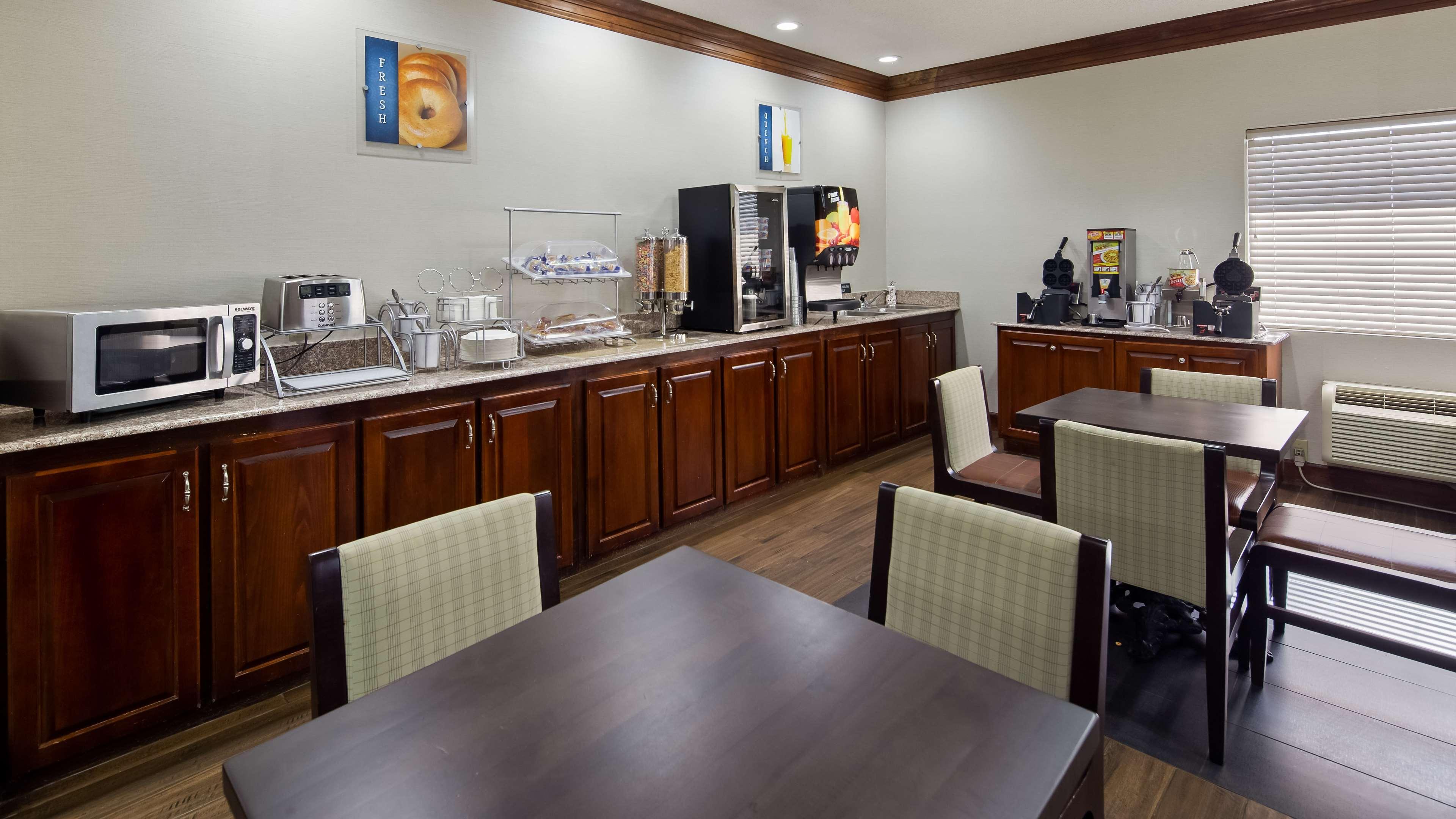 Best Western Inn & Suites Byron Extérieur photo